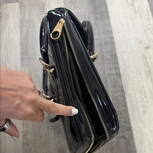 ❄️Ted Baker Glossy Black Satchel with Gold Accents - Picture 3 of 5